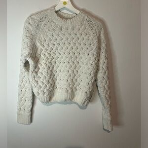 Kendall and Kylie sweater size small‎